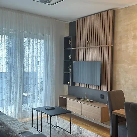 Lux Apartmani Park Novi Нови-Сад Экстерьер фото